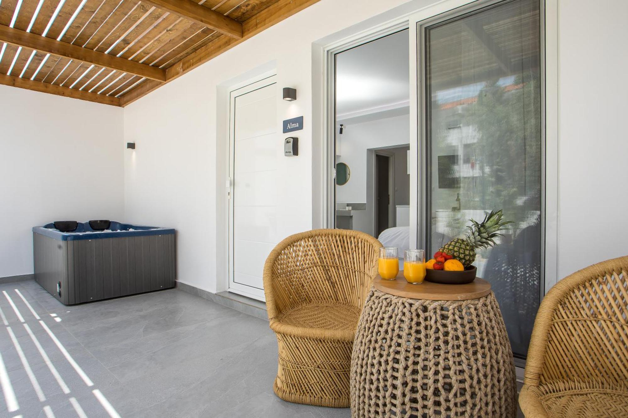 Calma Luxury Studios & Suites Фалираки Экстерьер фото