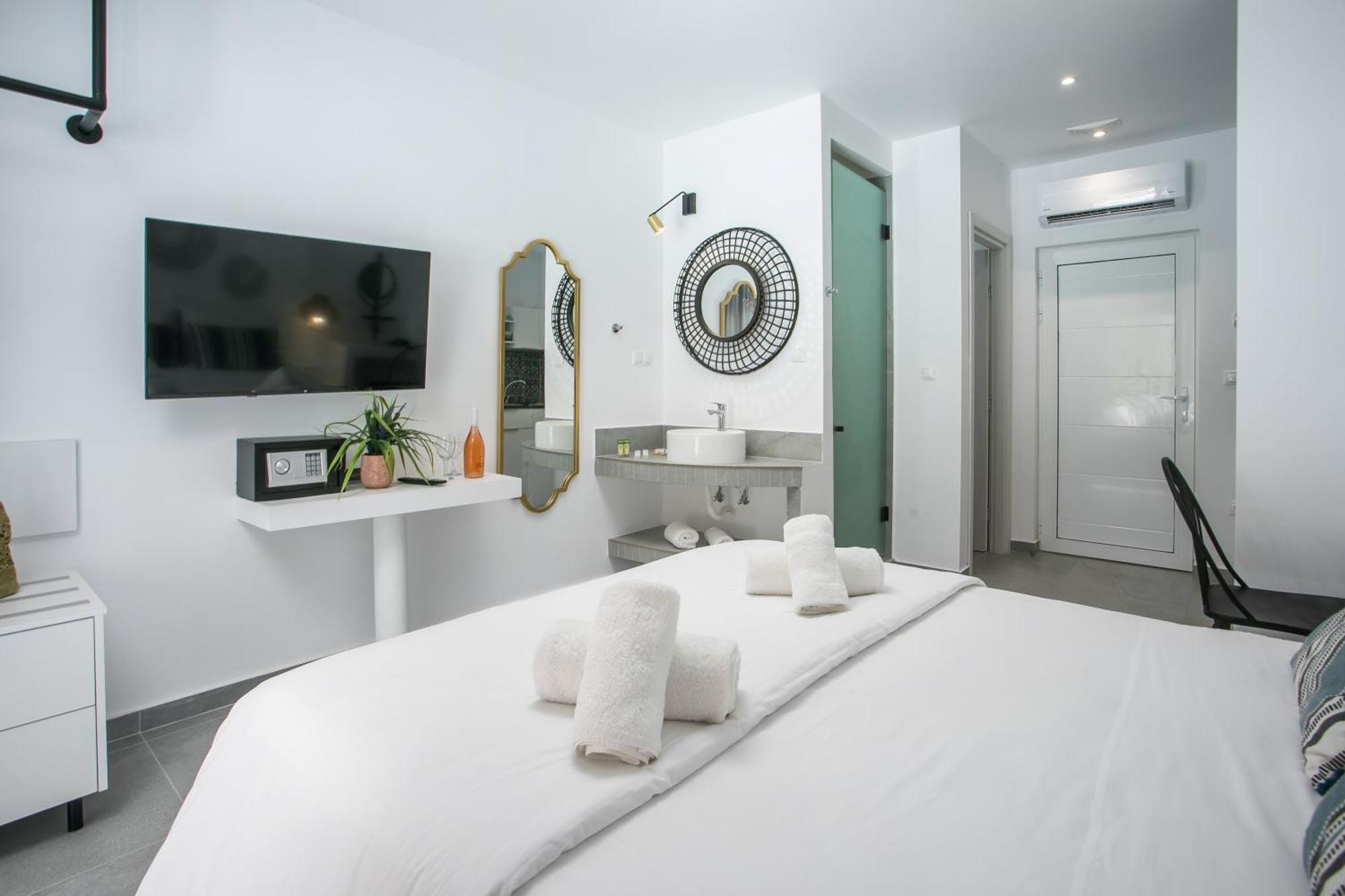 Calma Luxury Studios & Suites Фалираки Экстерьер фото