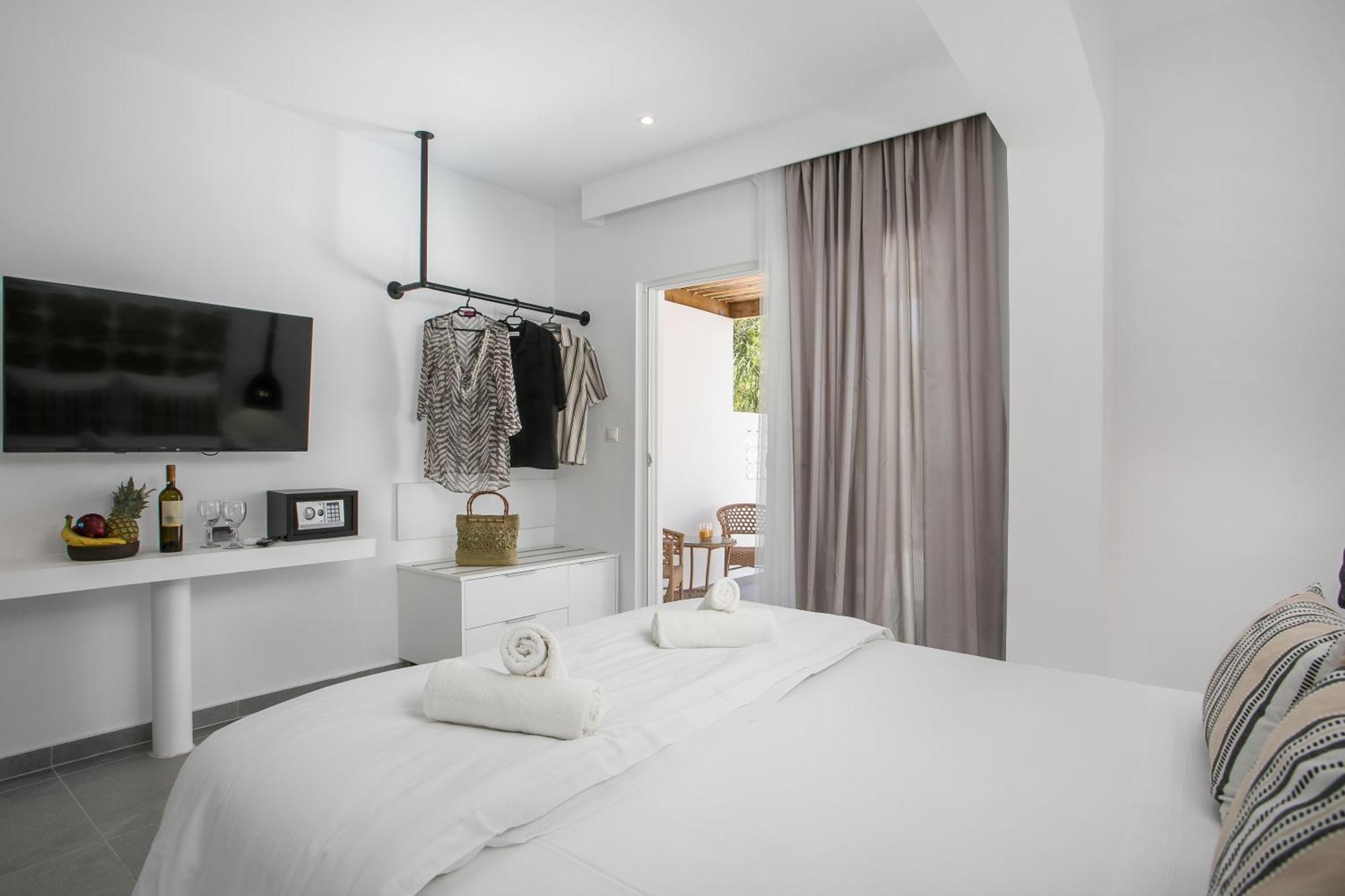 Calma Luxury Studios & Suites Фалираки Экстерьер фото