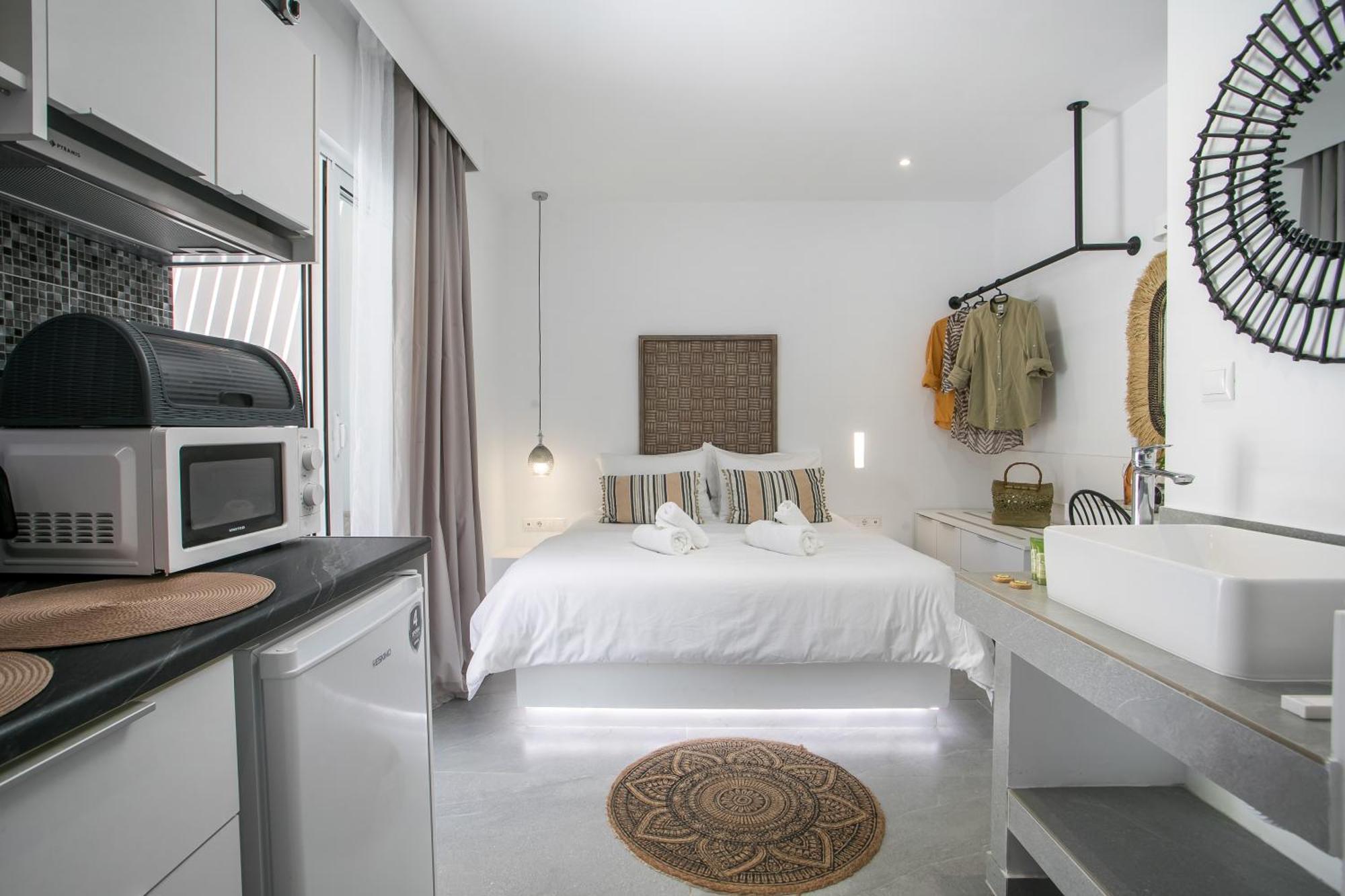 Calma Luxury Studios & Suites Фалираки Экстерьер фото